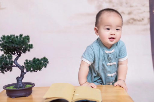 汉中六个月宝宝摇头正常吗
